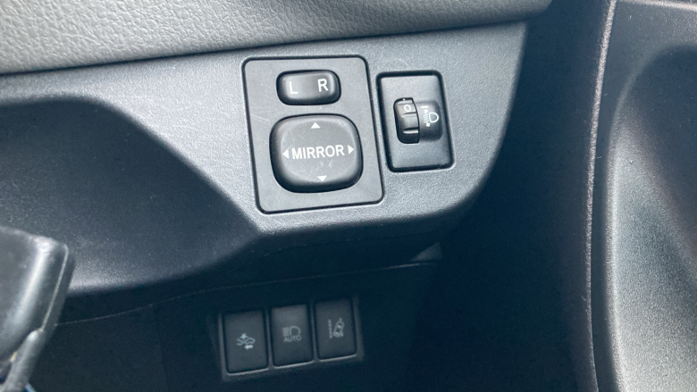 Toyota Yaris 1.5 VVT-i Icon 5dr Petrol Hatchback